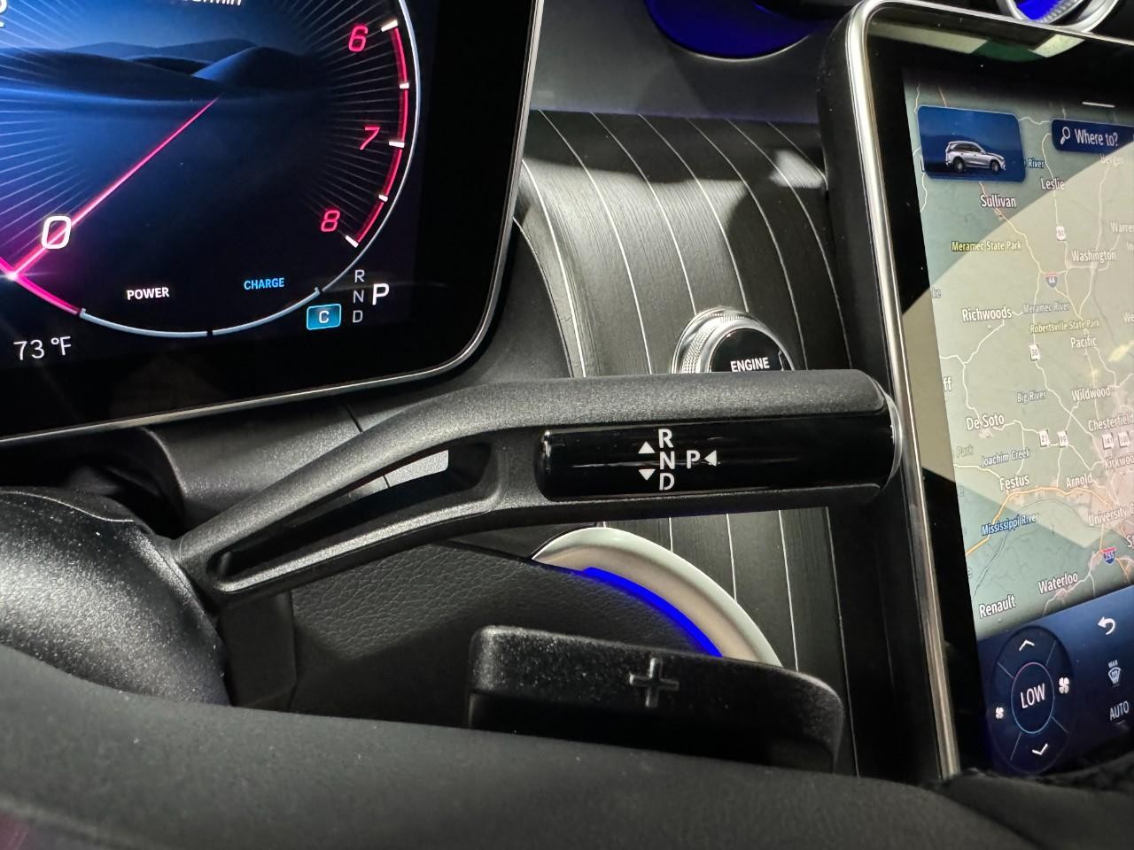 Mercedes-Benz GLC Vehicle Full-screen Gallery Image 35