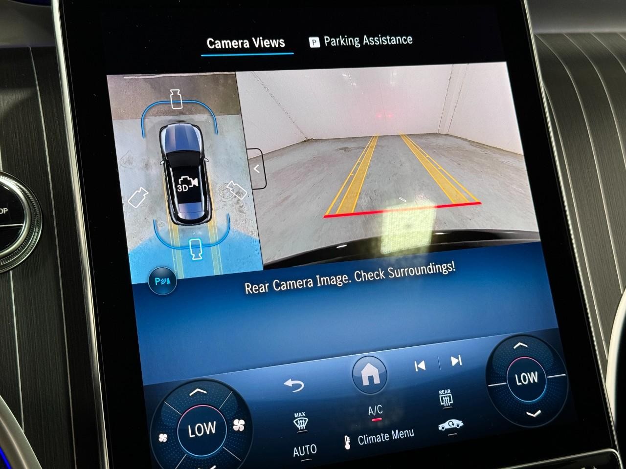 Mercedes-Benz GLC Vehicle Full-screen Gallery Image 36