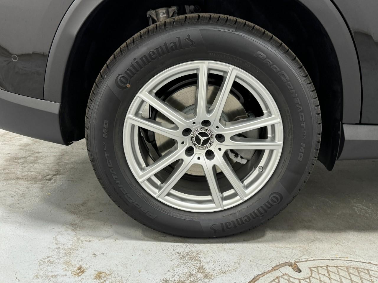 Mercedes-Benz GLC Vehicle Full-screen Gallery Image 5