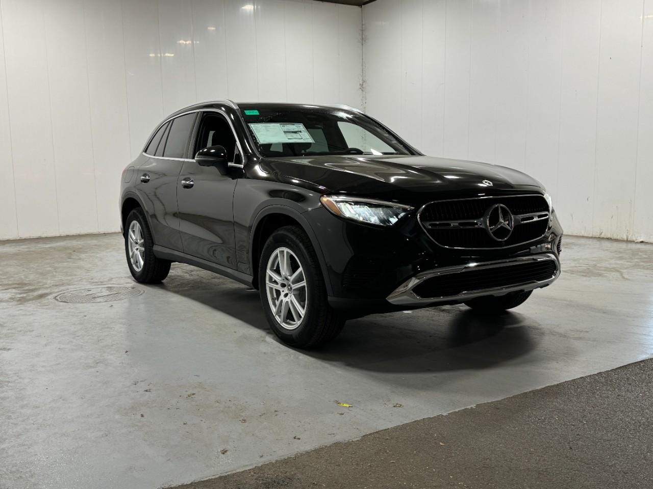 Mercedes-Benz GLC Vehicle Full-screen Gallery Image 6