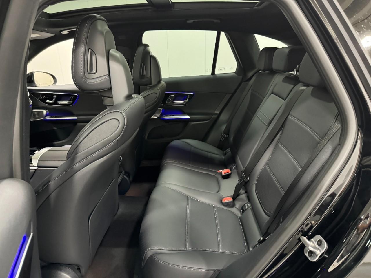 Mercedes-Benz GLC Vehicle Full-screen Gallery Image 8