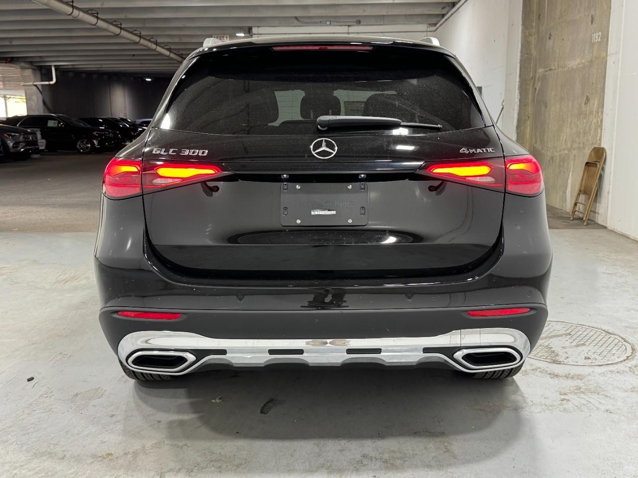 Mercedes-Benz GLC Vehicle Full-screen Gallery Image 9