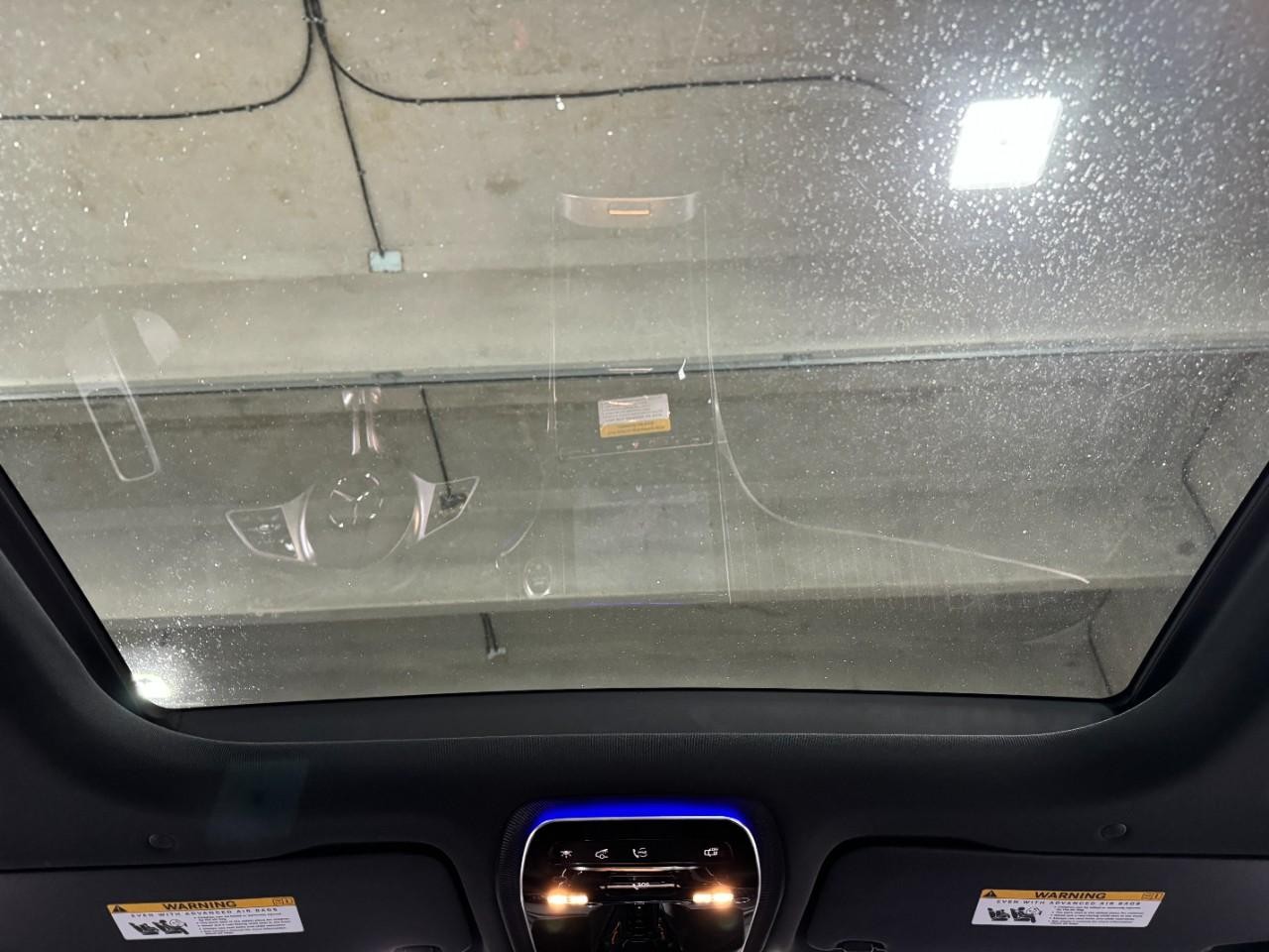 Mercedes-Benz GLC Vehicle Full-screen Gallery Image 11