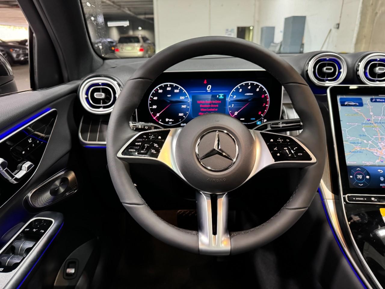 Mercedes-Benz GLC Vehicle Full-screen Gallery Image 13