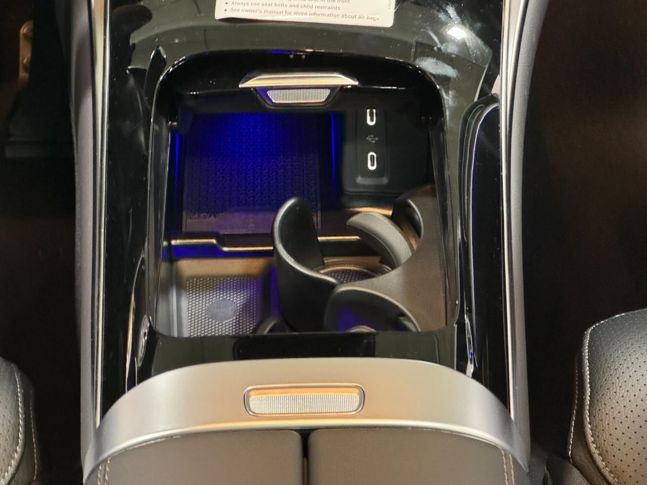 Mercedes-Benz GLC Vehicle Full-screen Gallery Image 15