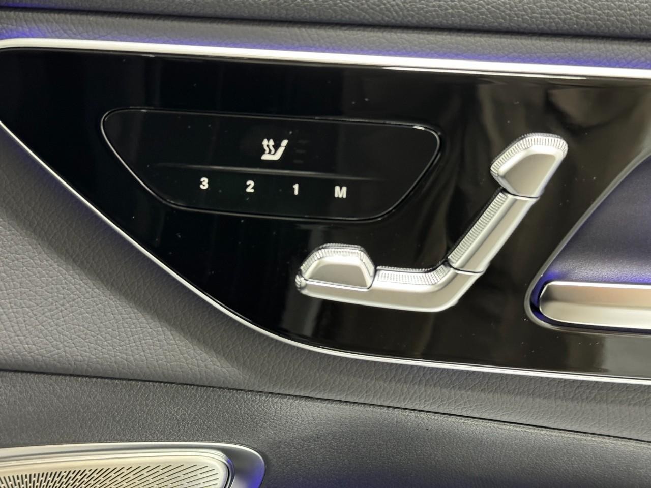 Mercedes-Benz GLC Vehicle Full-screen Gallery Image 20