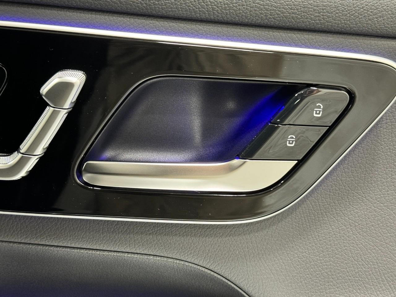 Mercedes-Benz GLC Vehicle Full-screen Gallery Image 21