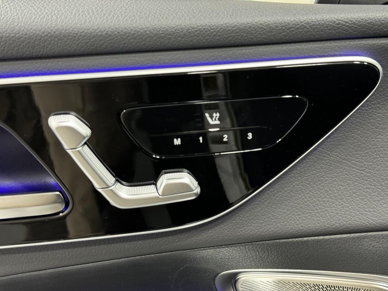 Mercedes-Benz GLC Vehicle Full-screen Gallery Image 23