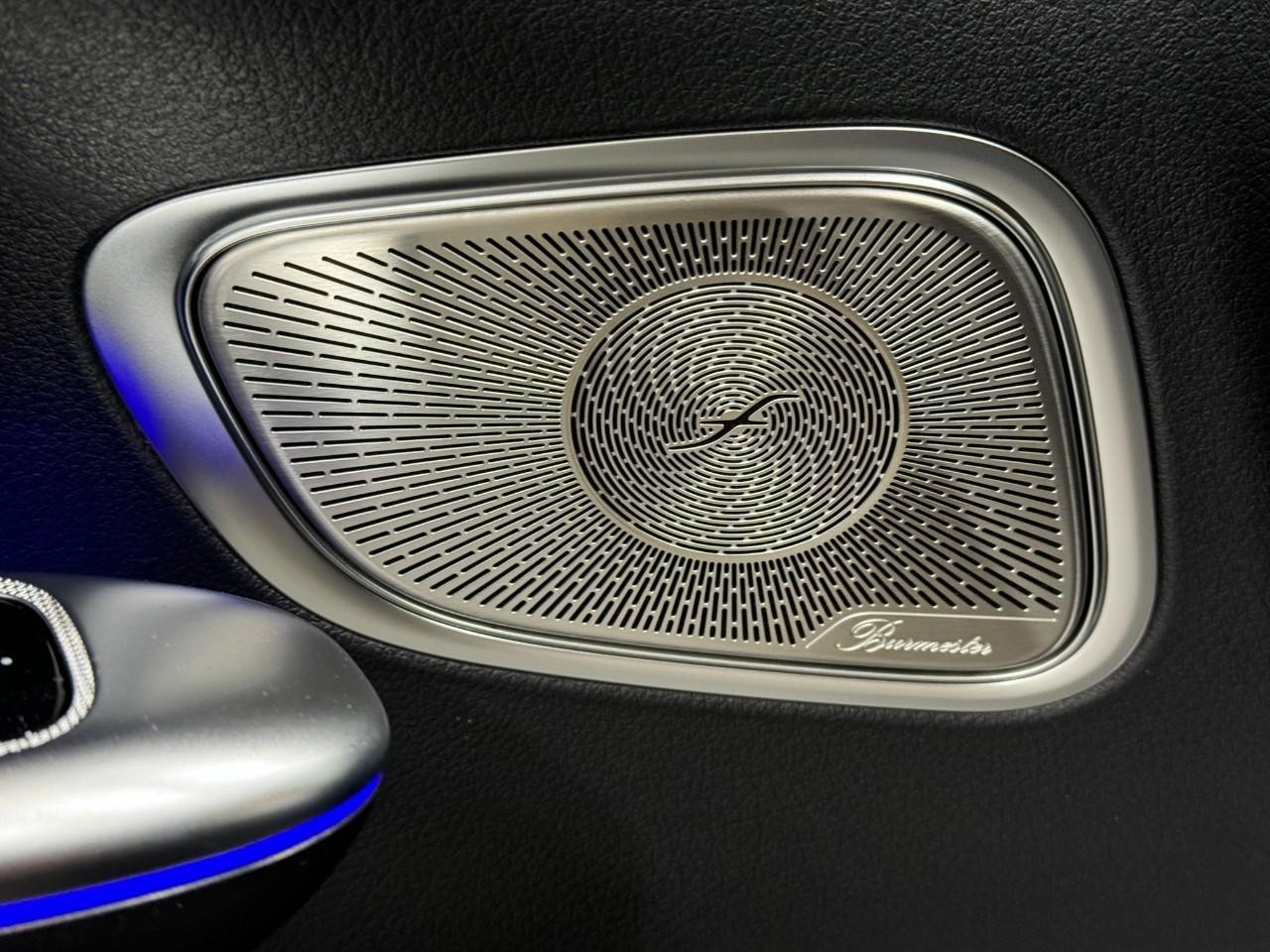 Mercedes-Benz GLC Vehicle Full-screen Gallery Image 26