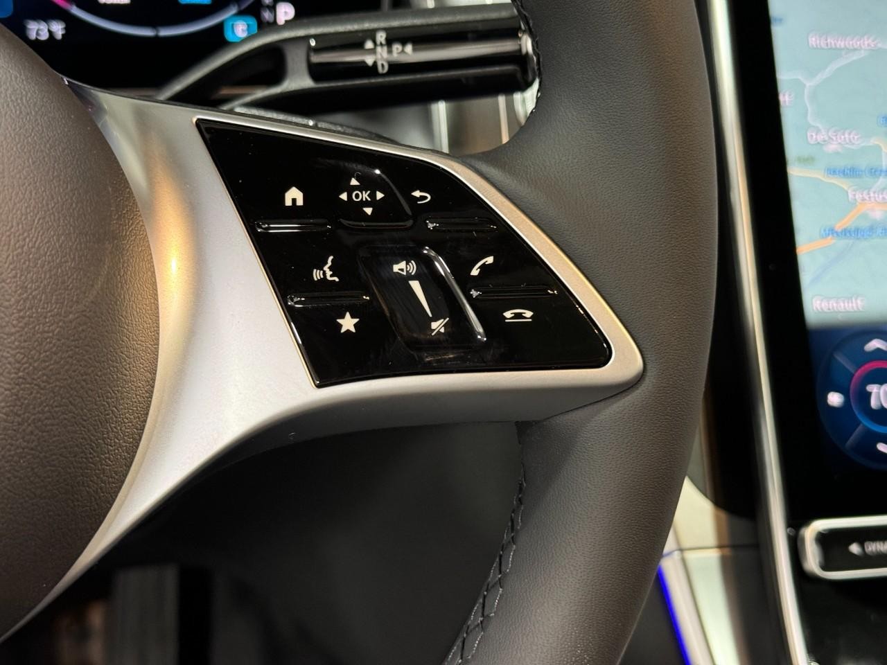 Mercedes-Benz GLC Vehicle Full-screen Gallery Image 33