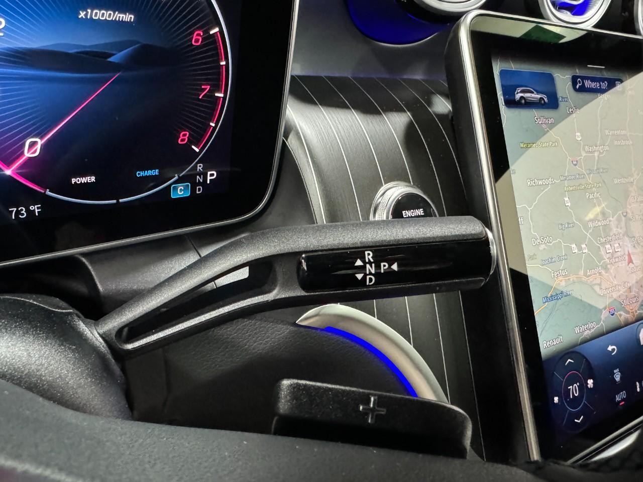 Mercedes-Benz GLC Vehicle Full-screen Gallery Image 35