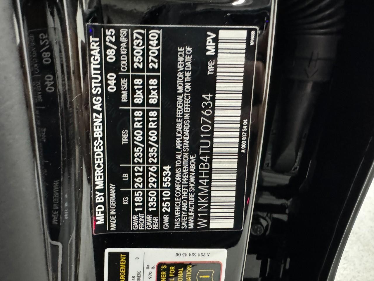 Mercedes-Benz GLC Vehicle Full-screen Gallery Image 37