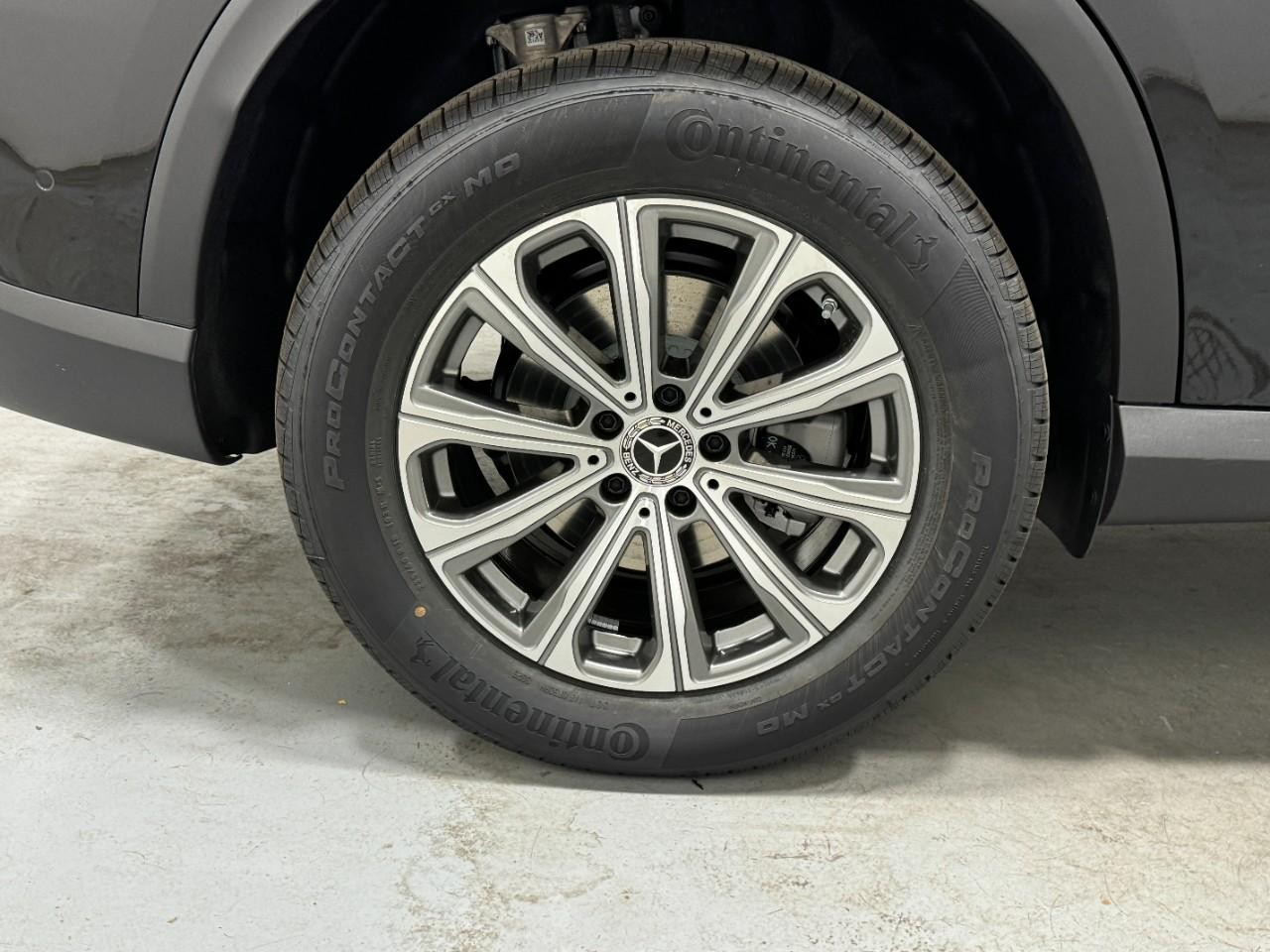 Mercedes-Benz GLC Vehicle Full-screen Gallery Image 5