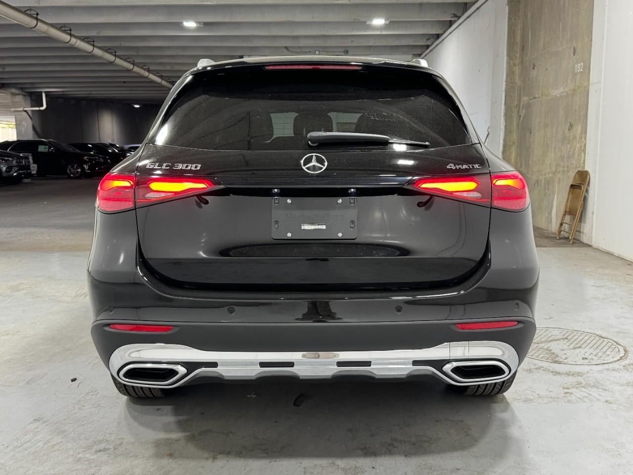 Mercedes-Benz GLC Vehicle Full-screen Gallery Image 9