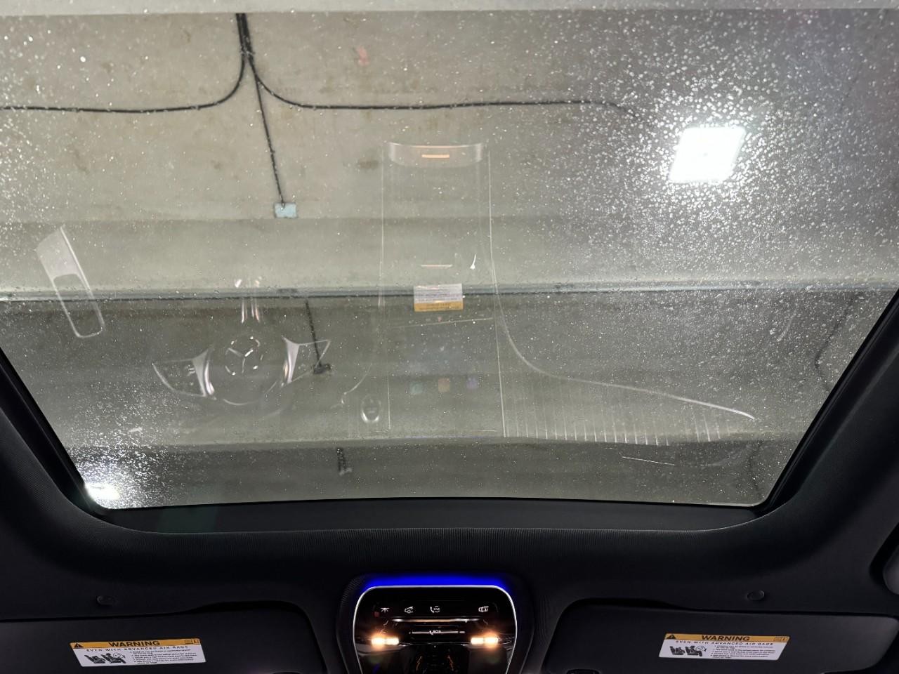 Mercedes-Benz GLC Vehicle Full-screen Gallery Image 11