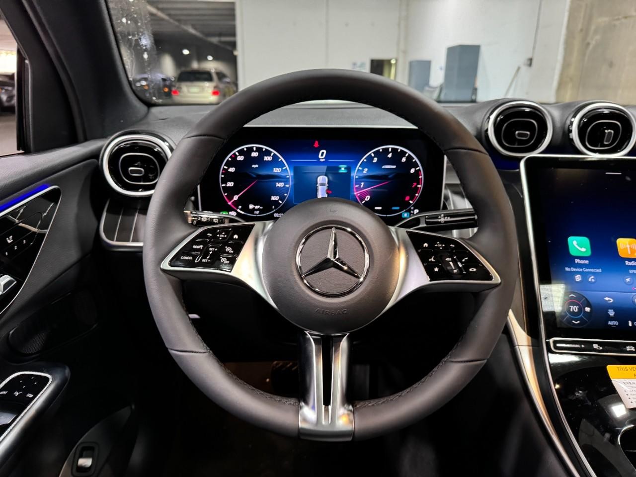 Mercedes-Benz GLC Vehicle Full-screen Gallery Image 13