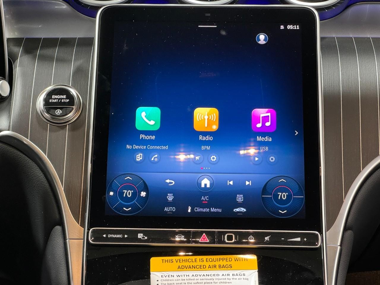 Mercedes-Benz GLC Vehicle Full-screen Gallery Image 14