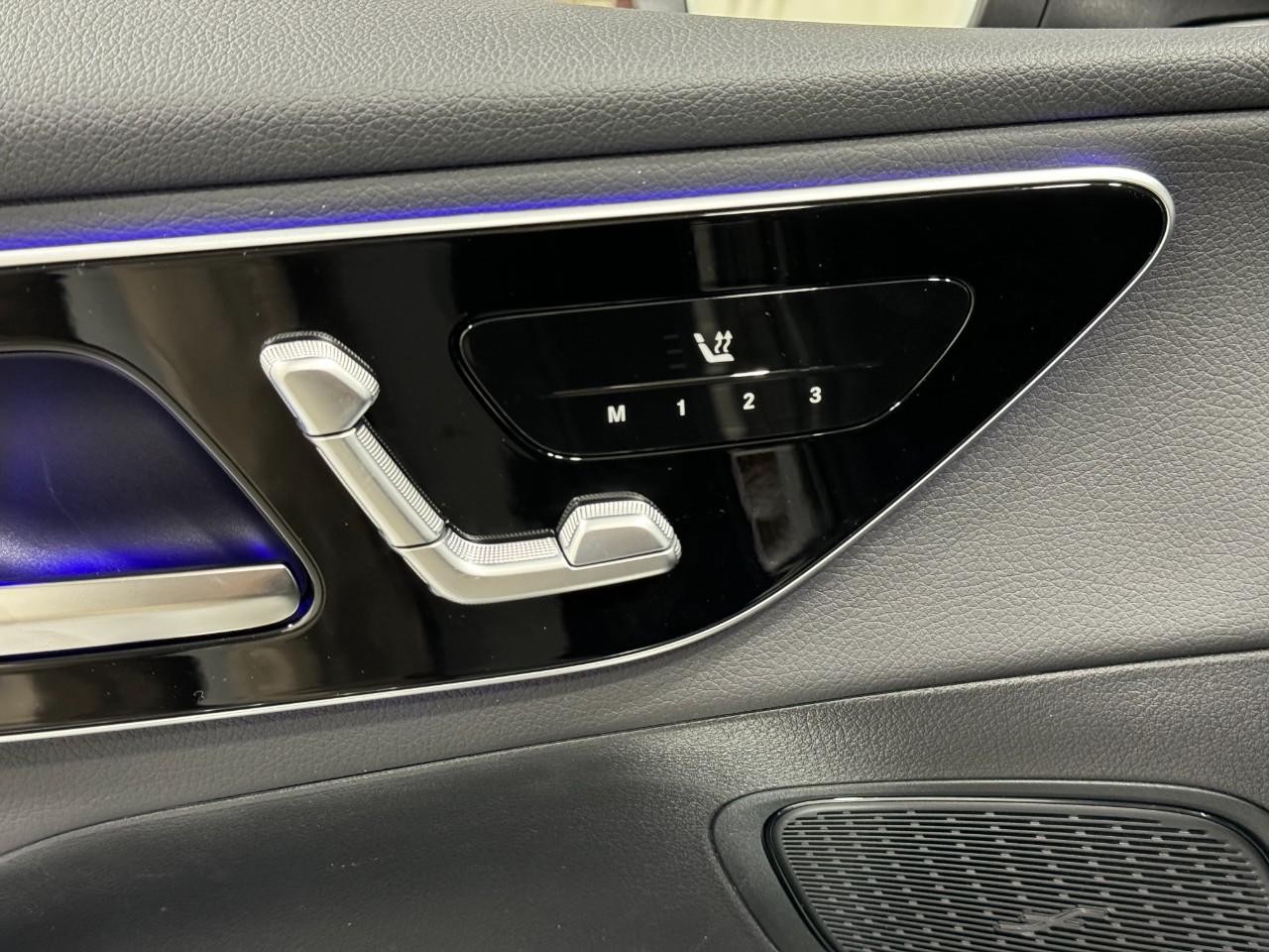 Mercedes-Benz GLC Vehicle Full-screen Gallery Image 22