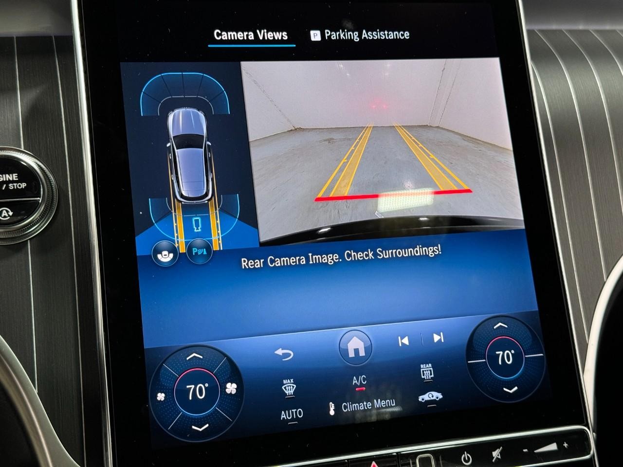 Mercedes-Benz GLC Vehicle Full-screen Gallery Image 34