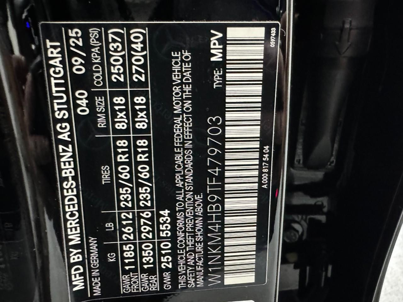 Mercedes-Benz GLC Vehicle Full-screen Gallery Image 35