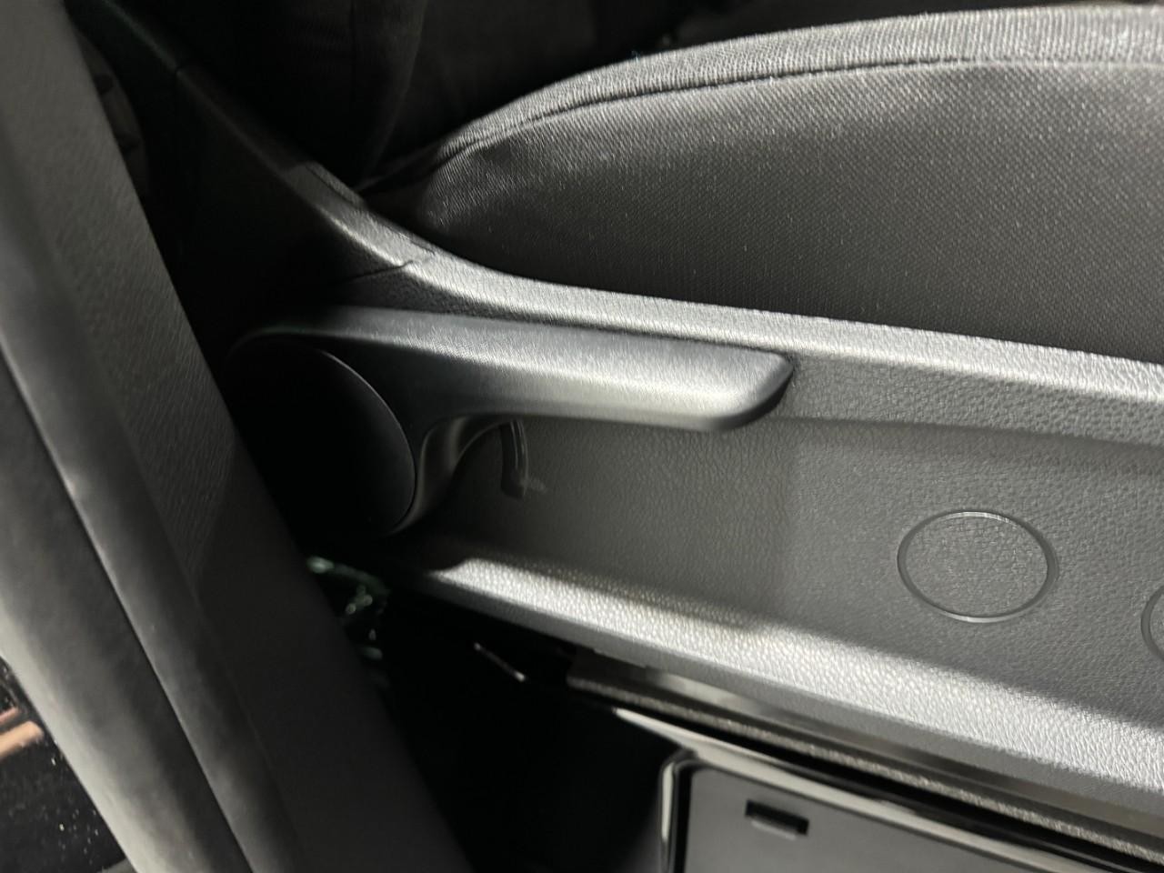 Mercedes-Benz Sprinter Cargo Van Vehicle Full-screen Gallery Image 2