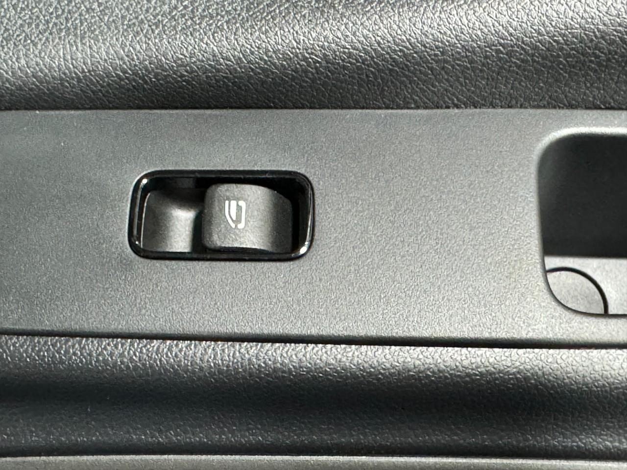 Mercedes-Benz Sprinter Cargo Van Vehicle Full-screen Gallery Image 3