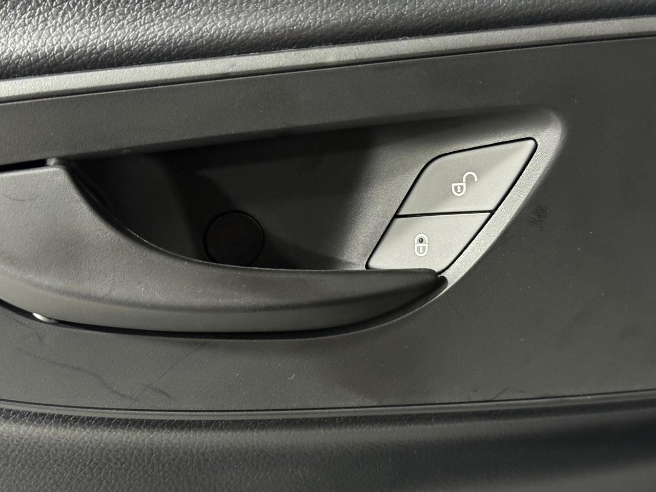 Mercedes-Benz Sprinter Cargo Van Vehicle Full-screen Gallery Image 7