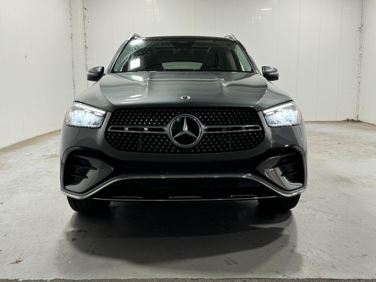 Mercedes-Benz GLE Vehicle Full-screen Gallery Image 7