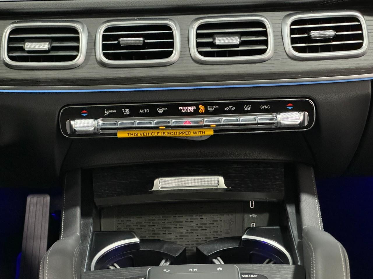 Mercedes-Benz GLE Vehicle Full-screen Gallery Image 15