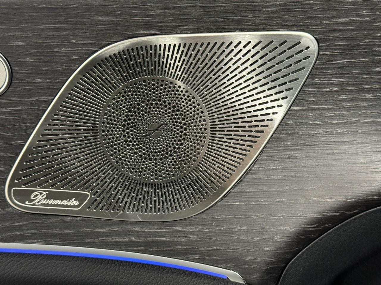 Mercedes-Benz GLE Vehicle Full-screen Gallery Image 24