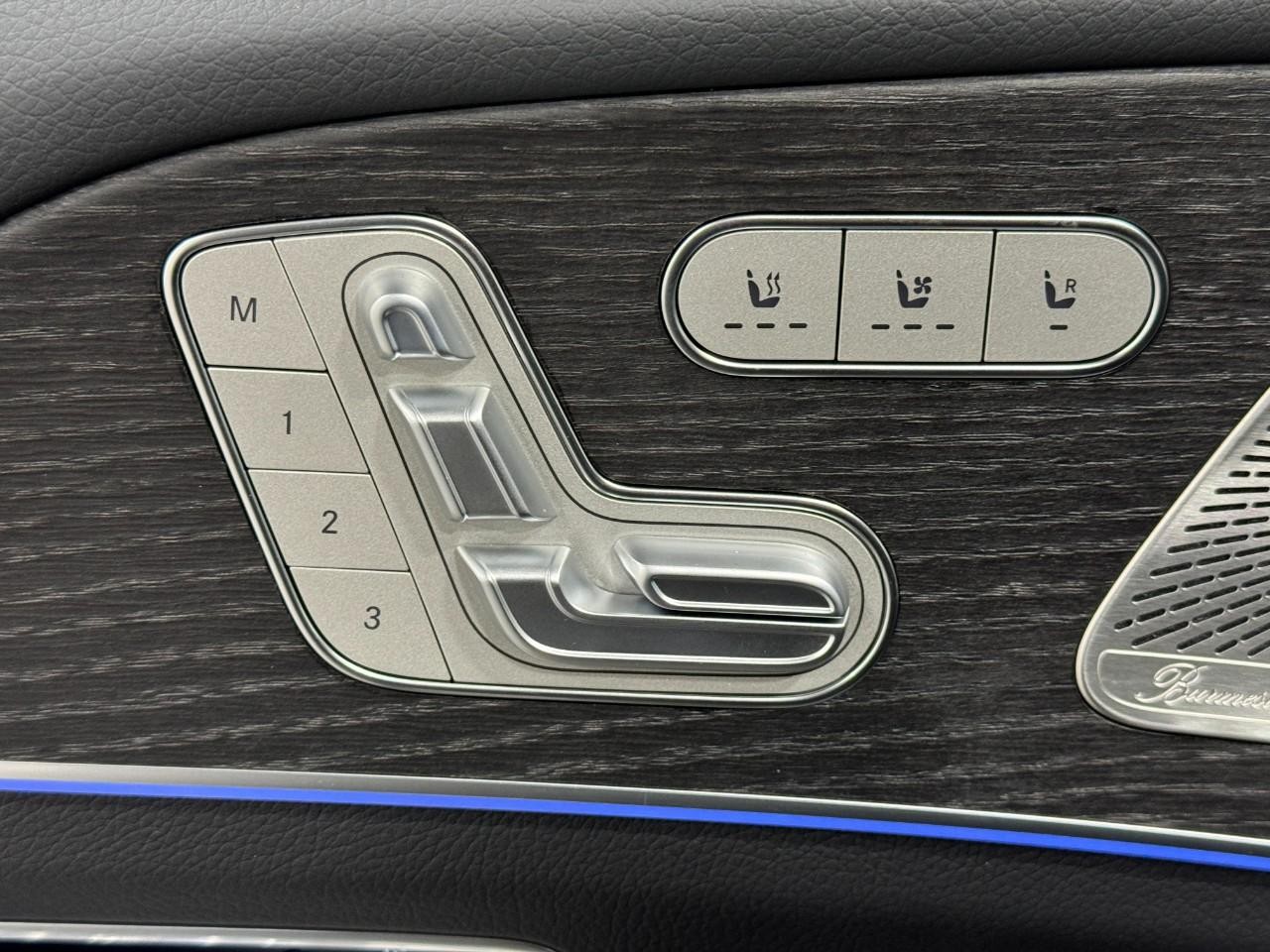 Mercedes-Benz GLE Vehicle Full-screen Gallery Image 25