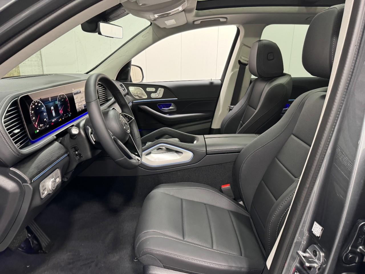 Mercedes-Benz GLE Vehicle Full-screen Gallery Image 29