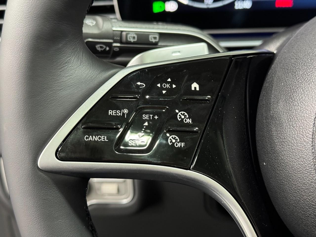 Mercedes-Benz GLE Vehicle Full-screen Gallery Image 33