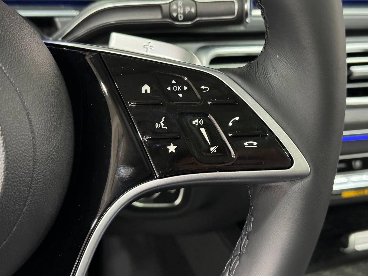 Mercedes-Benz GLE Vehicle Full-screen Gallery Image 34