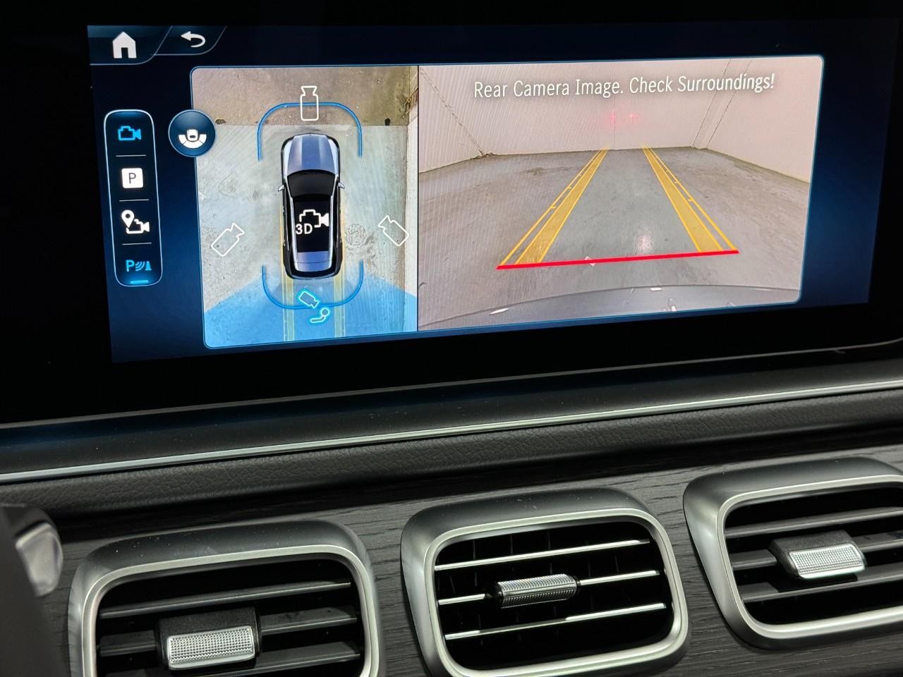 Mercedes-Benz GLE Vehicle Full-screen Gallery Image 37