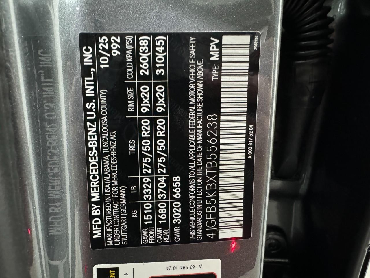 Mercedes-Benz GLE Vehicle Full-screen Gallery Image 38