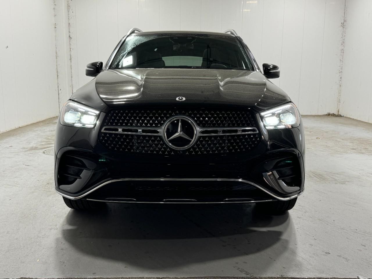 Mercedes-Benz GLE Vehicle Full-screen Gallery Image 7