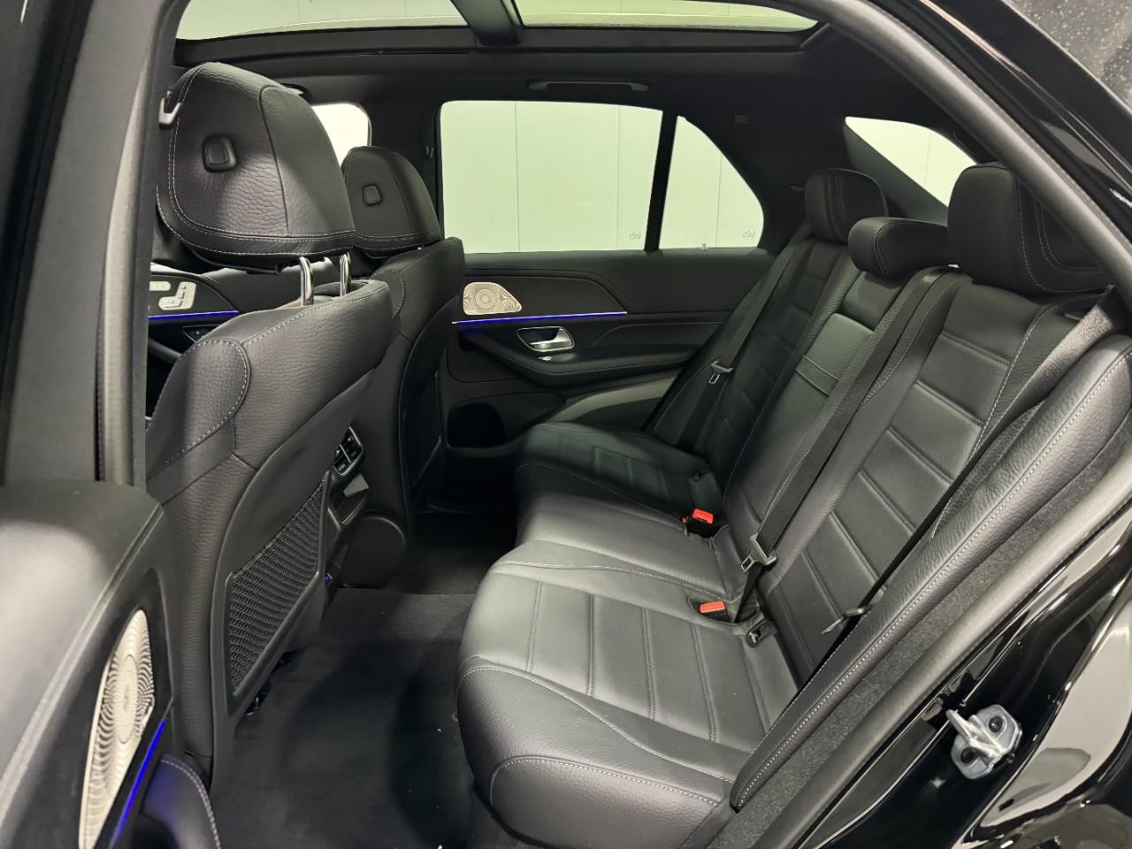 Mercedes-Benz GLE Vehicle Full-screen Gallery Image 8