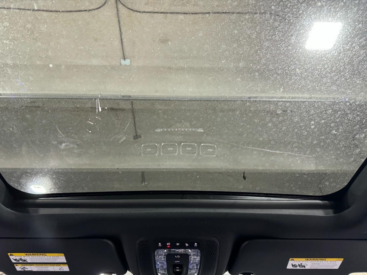 Mercedes-Benz GLE Vehicle Full-screen Gallery Image 11