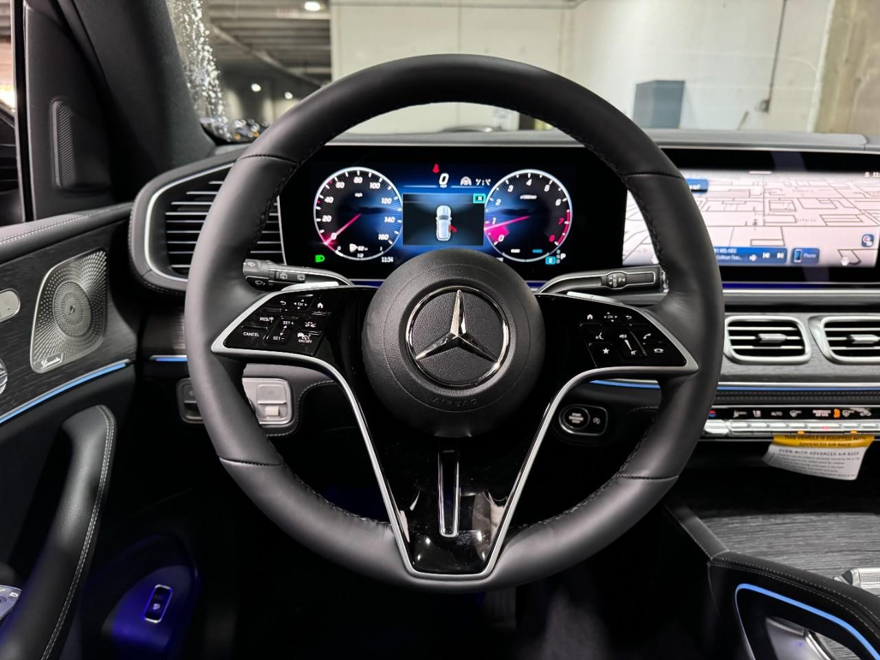 Mercedes-Benz GLE Vehicle Full-screen Gallery Image 13