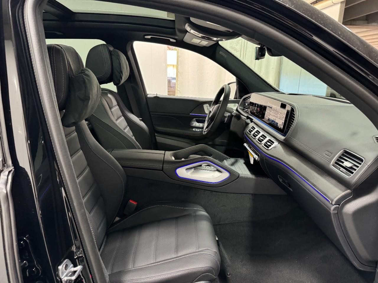 Mercedes-Benz GLE Vehicle Full-screen Gallery Image 18