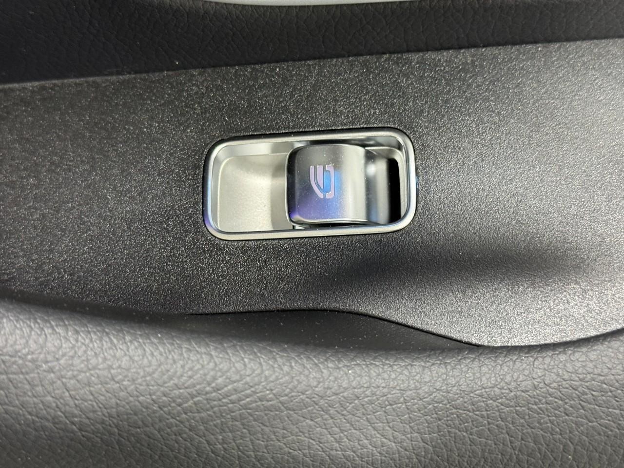 Mercedes-Benz GLE Vehicle Full-screen Gallery Image 22