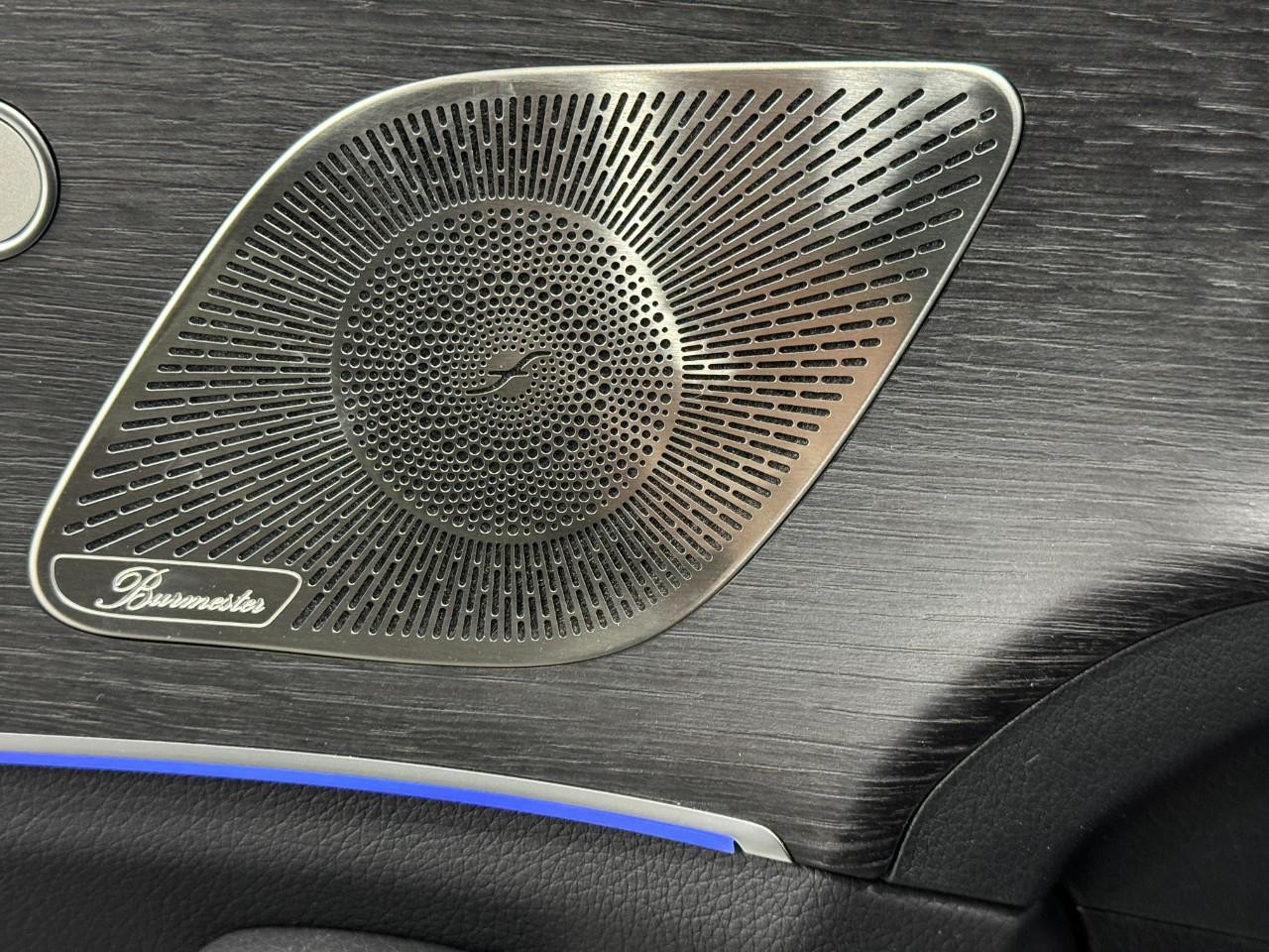 Mercedes-Benz GLE Vehicle Full-screen Gallery Image 23