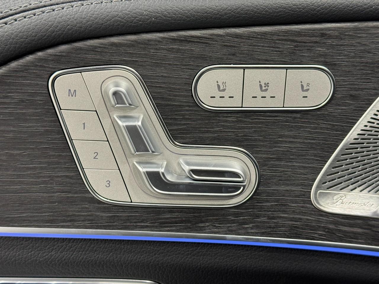 Mercedes-Benz GLE Vehicle Full-screen Gallery Image 24