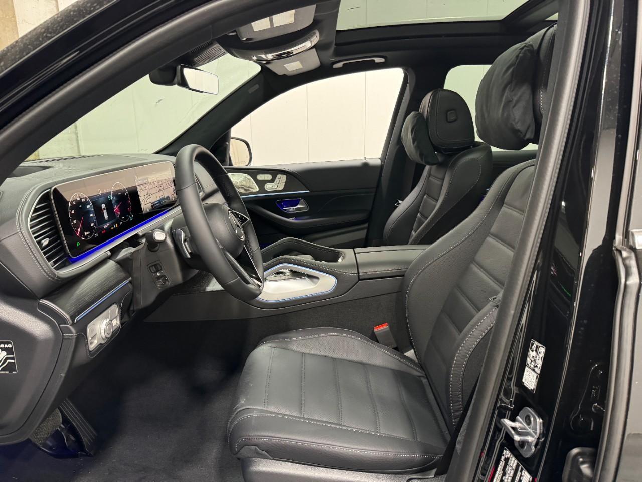 Mercedes-Benz GLE Vehicle Full-screen Gallery Image 28