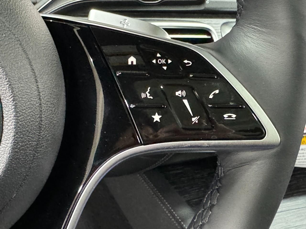 Mercedes-Benz GLE Vehicle Full-screen Gallery Image 32