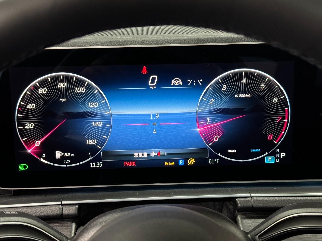 Mercedes-Benz GLE Vehicle Full-screen Gallery Image 33