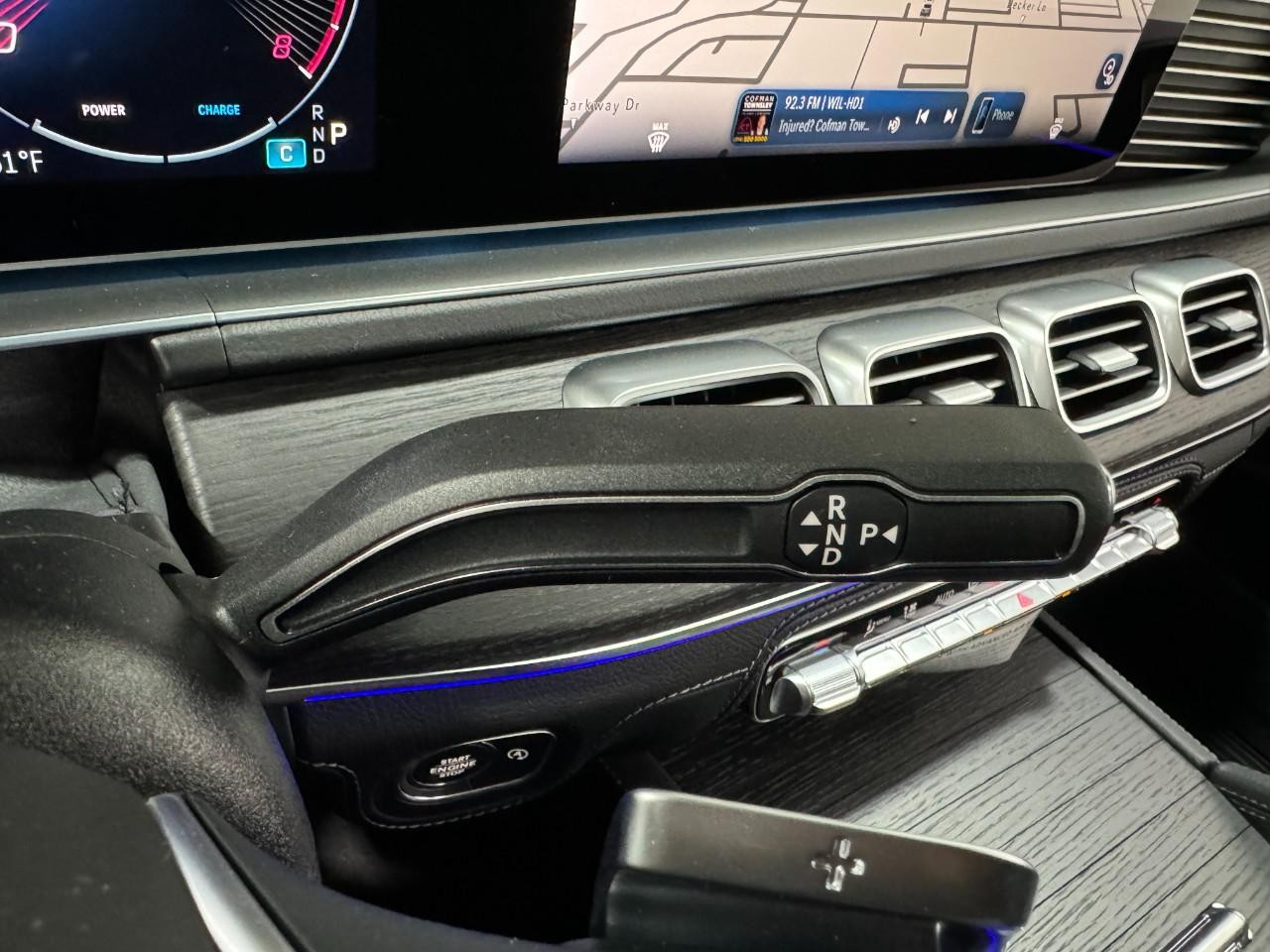 Mercedes-Benz GLE Vehicle Full-screen Gallery Image 34