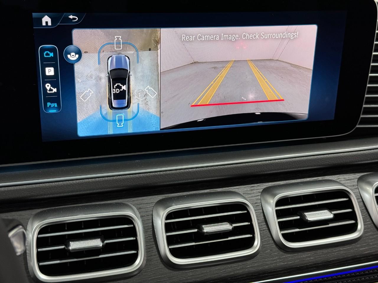 Mercedes-Benz GLE Vehicle Full-screen Gallery Image 35