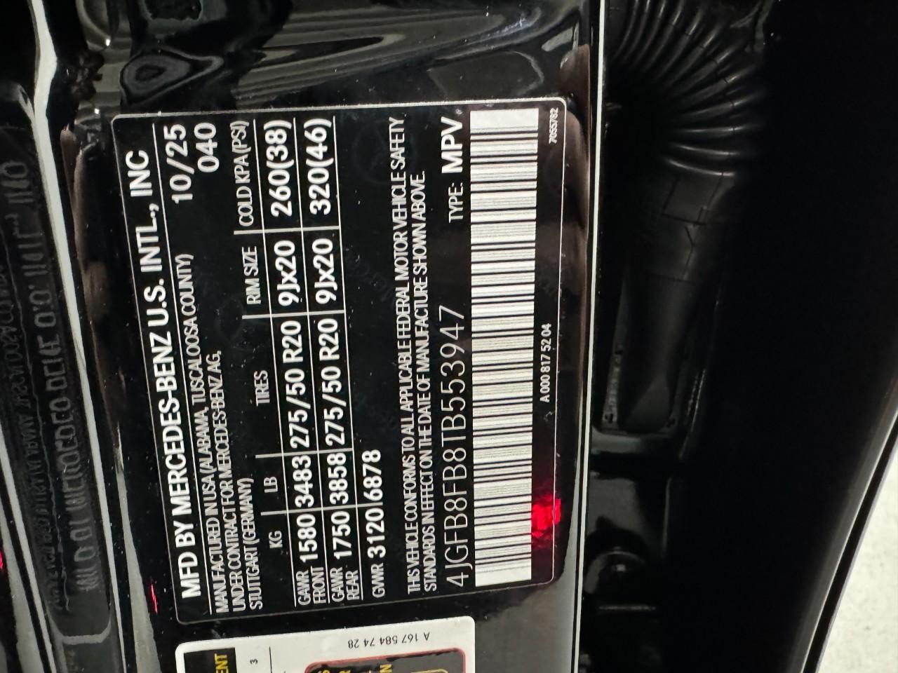 Mercedes-Benz GLE Vehicle Full-screen Gallery Image 36